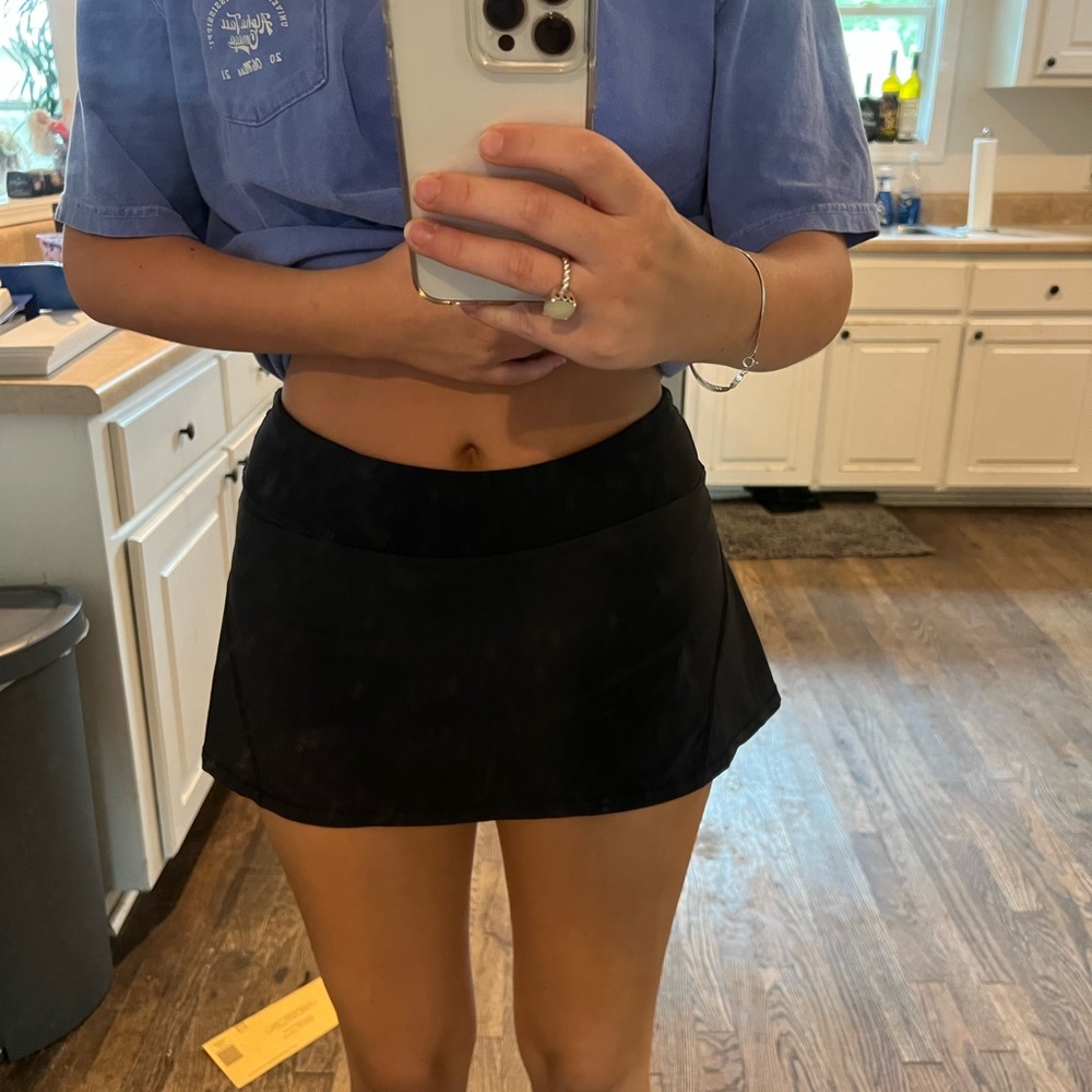 Lulu lemon mid-rise black tennis skirt size 6